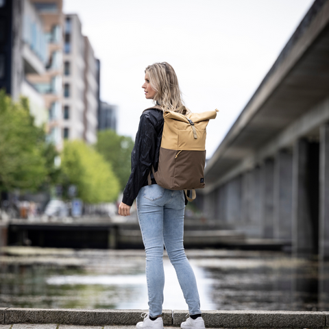 Mochila retro con cierre enrollable