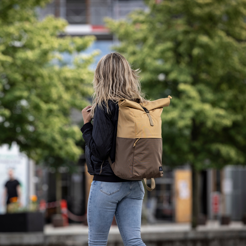Mochila retro con cierre enrollable