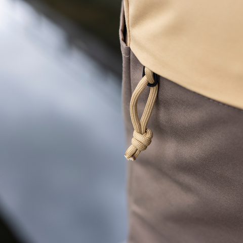 Mochila retro con cierre enrollable